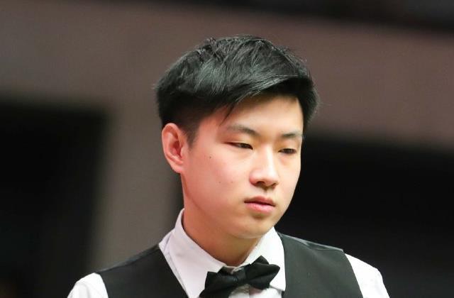 年轻泳者的 年轻泳者的